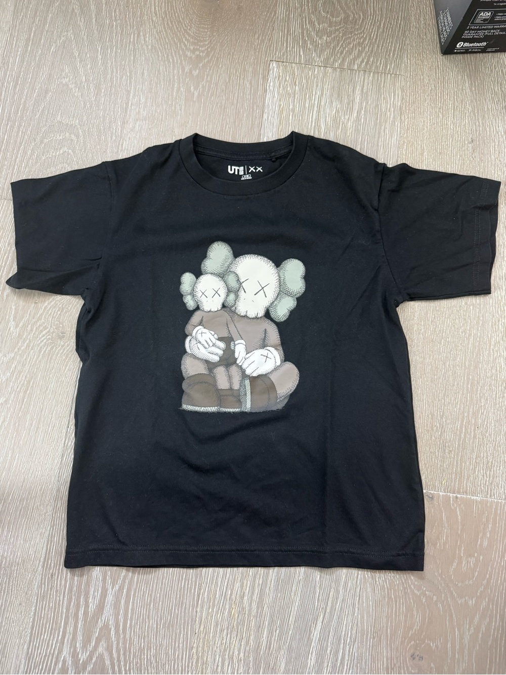 Uniqlo Kaws youth t-shirt 9-10